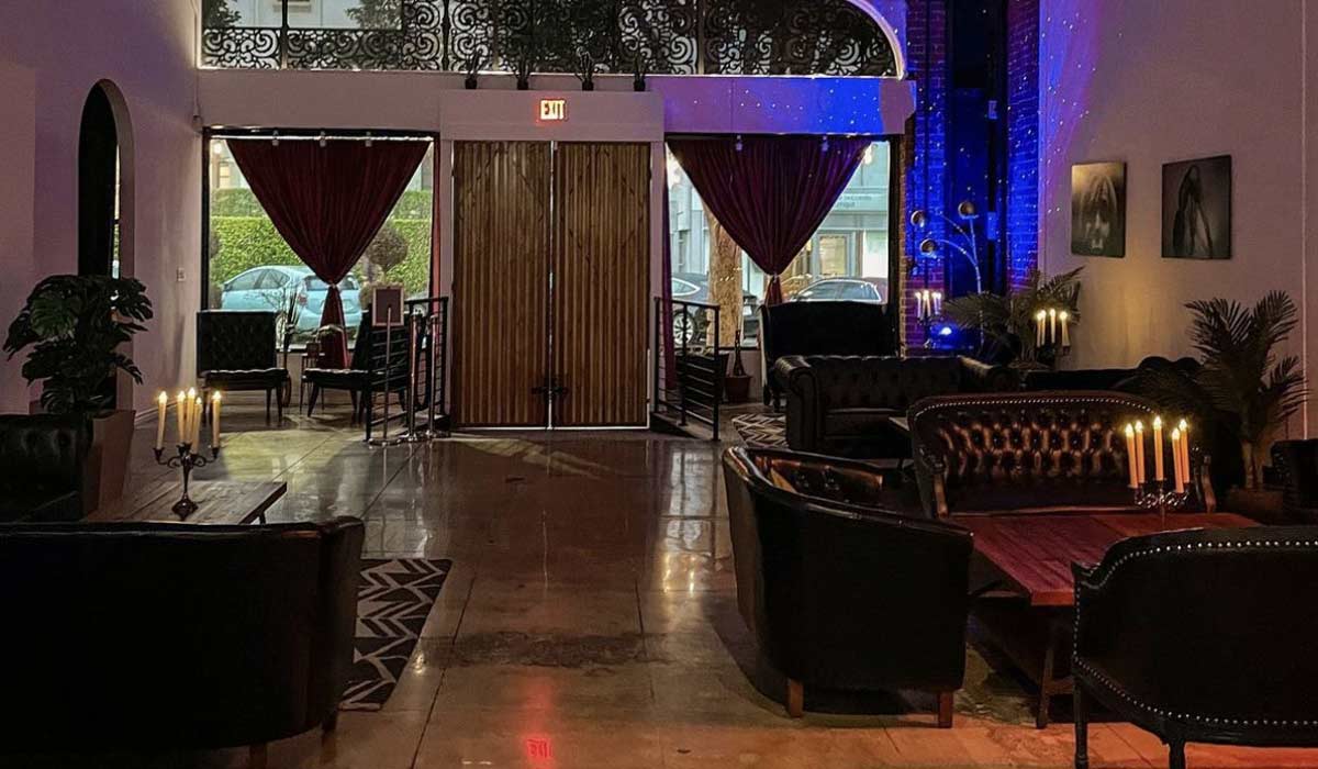 Wolfsglen Restaurant near UCLA
