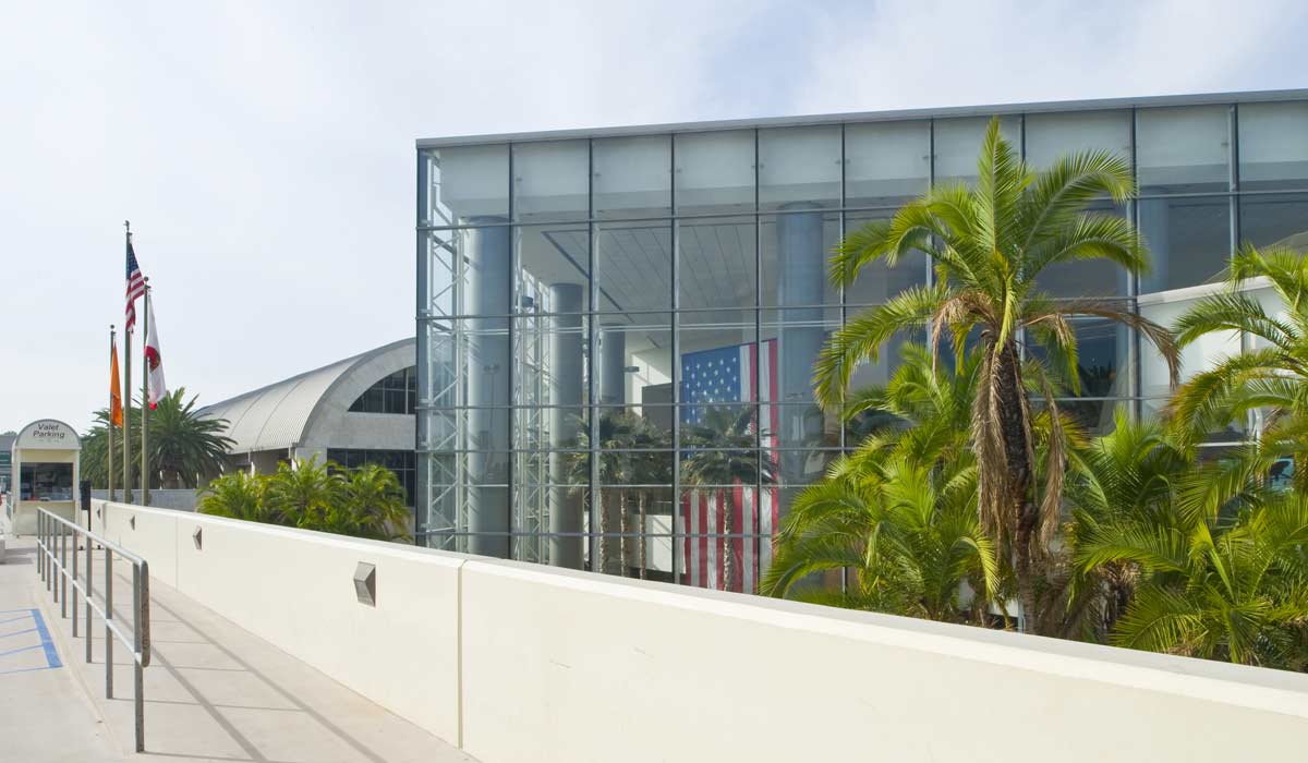 John Wayne Airport (SNA)